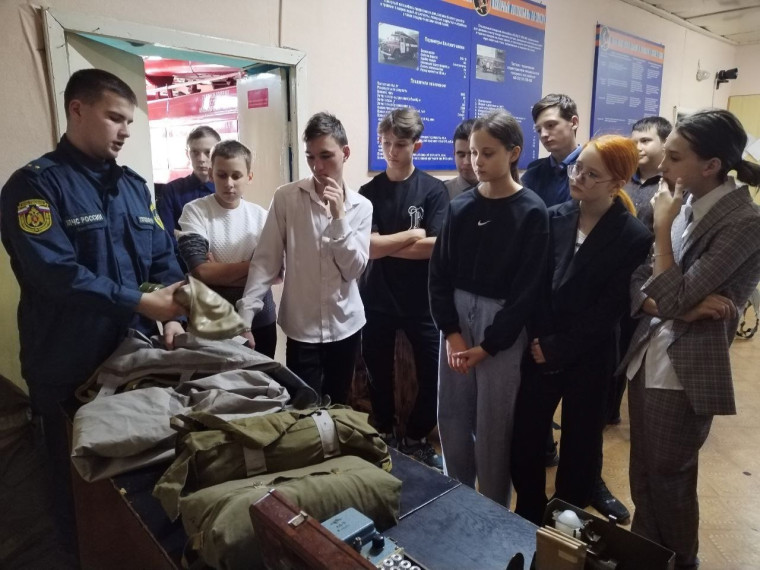 На экскурсии в пожарной части номер 33 в г. Боготол.